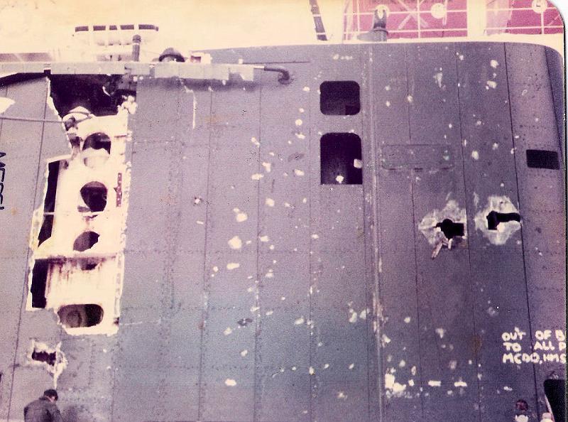82_F_Santa Fe Conning tower.jpg - Conning tower of damaged Argintine submarine Santa Fe